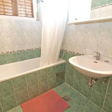 Vladimir 1262 Apartment